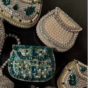 Nouvel Arrivage Pochette de rangement indienne en métal, ornée de Kundan, plaquée or, style vintage, pour mariages et fêtes nuptiales, vente en gros - Product Image 2