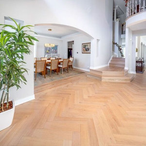 Parquet en chêne blanc à chevrons, 12-15 mm, brossé, pour cuisine et salle de bain - Product Image 5