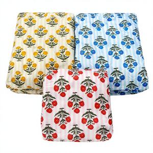 Tela Popelina Peinada Ligera, Transpirable, Orgánica y Ecológica con Estampado Floral para Ropa de Niños y Niñas - Product Image 1