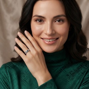 Anillo de Moissanita Chapado en Oro Blanco de 10K, Corte Redondo, Geométrico, para Boda, Joyería para Ella - Product Image 4