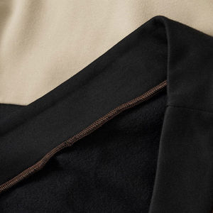 Sudadera de hombre estilo motociclista con cuello redondo, acanalada, de color liso, con efecto desgastado, tejida 100% algodón, transpirable, de ajuste regular, con detalles de pliegues. - Product Image 4