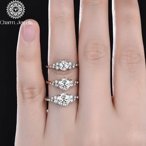 Bague de fiançailles en moissanite pour femme Charm Jewells, en argent et or platine, certifiée IGI, sertissage classique à griffes, pavé de pierres précieuses de 3 grammes - Product Image 4