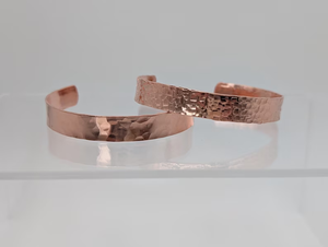 Brazalete Rústico de Cobre Martillado, Estilo Vintage, Brazalete de Cobre Sólido, Minimalista, Forjado a Mano, para Bienestar - Product Image 3