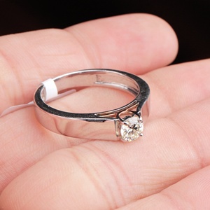 Vente en gros d'anneaux solitaires en or blanc massif 14 carats avec diamant rond naturel de 0,59 carat, bande plate, bijoux fins, Memoria Jewels - Product Image 6