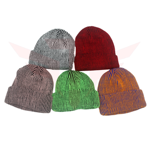 Gorro de Punto Acrílico Unisex Tactus Industries, Color Rojo Sólido, 100% Acrílico, Tejido a Mano, Transpirable, Impermeable, Ajustable para Invierno y Actividades al Aire Libre - Product Image 5
