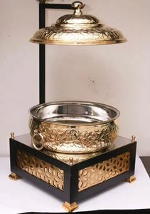 Calentador de Comida de Lujo Dorado, Moderno, con Diseño de Llave Griega y Base Cortada con Láser para Decoración Premium de Buffet de Bodas - Product Image 4