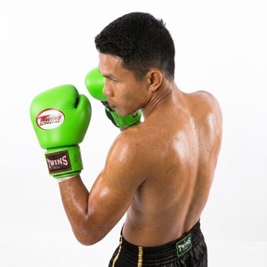 Gants de boxe Muay Thai en cuir véritable de haute qualité, respirants, légers, fermeture auto-agrippante, 10oz 12oz 14oz 16oz, personnalisables - Product Image 3