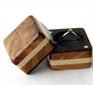 Boîte à bagues en bois de noyer noir poli, écologique, cadeau adorable, boîte à bijoux gravée - Product Image 4