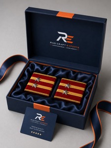 Epaulettes de hombro de primera calidad que ofrecen una excelente artesanía, un fijado seguro y un acabado uniforme profesional. - Product Image 3