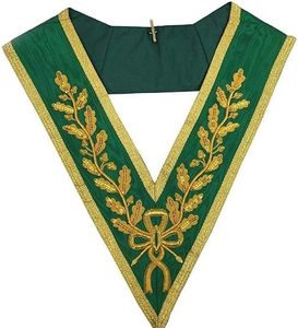 Cuello Masónico Bordado Verde con Diseño de Laurel Dorado, Hecho a Mano con Cinta de Algodón Artesanal - Product Image 1