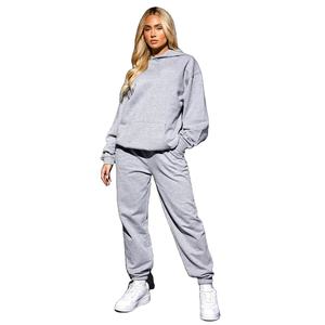 Survêtement pour femme en molleton gris chiné, coupe ample et décontractée, logo de marque personnalisé, 65% coton, 35% polyester - Product Image 1