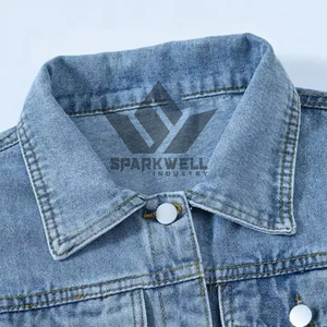 Custom Women's Light Wash Oversized <b>Denim</b> <b>Jacket</b> Button Front Long Sleeve Casual Jean <b>Jacket</b> with Flap Pockets Wholesale - Product Image 2