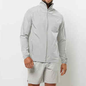 Conjunto Deportivo Corto Personalizado para Hombre, Sudadera con Capucha y Pantalones Cortos - Product Image 2