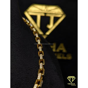 Collier contemporain en moissanite VVS et argent sterling 925 plaqué or, design tendance par Trisha Jewels - Product Image 4