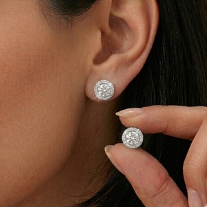 Pendientes de compromiso de oro blanco macizo de 18k de alta calidad con diamantes auténticos y engaste de garra vintage, personalizables, de fábrica china. - Product Image 4