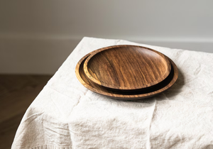 Assiette de présentation classique en bois pigmenté, finition polie, motifs personnalisés, surface sûre pour la manipulation des aliments, fabriquée en bois de manguier, en stock pour mariage - Product Image 2