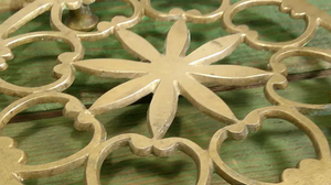 Trípode Decorativo para Mesa con Diseño de Estrella Recortada en Latón Macizo con Acabado Dorado, Accesorios de Cocina, Venta Directa de Fábrica - Product Image 3