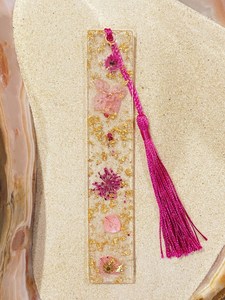 Marque-page transparent en résine époxy naturelle écologique avec paillettes dorées en relief, design personnalisé, pour usage promotionnel - Product Image 5