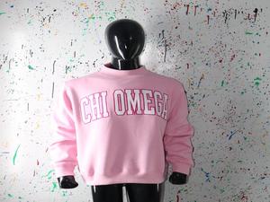 Sudadera CHI OMEGA PINK con cuello alto, 100% BLANCA, con apliques bordados, cuello ancho, URBAN PRODUCTIONS - Product Image 5