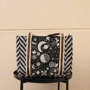 Grand sac fourre-tout bohème chic pour femme, sac à main décontracté à ouverture supérieure avec perles, poignées en bambou, bandoulière chaîne par Whimsy Art Craft - Product Image 2