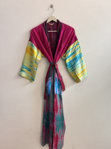 Robe kimono en soie tie-dye, tenue d'été faite à la main, robe colorée de luxe - Product Image 4