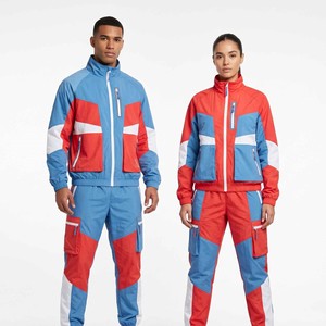Conjunto deportivo de dos piezas unisex personalizado, cortavientos de nailon con bolsillos, ligero, estilo urbano, para hombre y mujer - Product Image 5