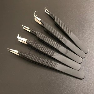 Pinzas para Pestañas de Acero Inoxidable Japonés Sostenible al por Mayor, Negras Mate con Punta, Pinzas para Extensión de Pestañas de Marca Privada - Product Image 1