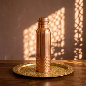 Bouteille d'eau en cuivre pur demi-martelé de qualité supérieure, double texture, design moderne, récipient en cuivre 100 % ayurvédique pour le yoga, le bureau et les cadeaux - Product Image 4
