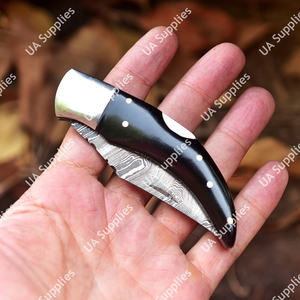 Navaja de bolsillo plegable profesional de acero de Damasco hecha a mano con mango de madera Pakka, hoja biselada, funda de cuero, venta al por mayor OBM, cierre trasero - Product Image 4