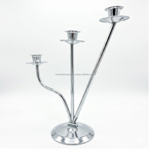 Candelabro de Aluminio Fundido de Alta Resistencia con 3 Luces • Decoración de Lujo Abstracta para Eventos de Hotel - Product Image 1