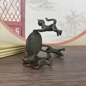 Support de bougie en métal unique, style vintage, avec trois chats portant un plateau, sculpture animale pour décoration de table de Noël, vente en gros - Product Image 3