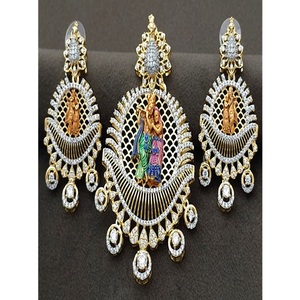 Ensemble collier et boucles d'oreilles en zircon de qualité supérieure, finition or blanc, design élégant, pour les occasions de mariage des femmes - Product Image 2