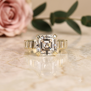 Anillo de Compromiso Solitario de Plata de Ley 925 con Corte Asscher y Moissanita VVS, Anillo de Boda con Banda Baguette Chapada en Oro de 18K para Mujer - Product Image 1