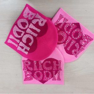 หมวกบีนนี่ปักลายเพชร Shuja Sports Rich Body สไตล์พังก์ ยูนิเซ็กซ์ สีชมพู ผ้าฝ้ายถักลายแจ็คการ์ด ประดับหมุด - Product Image 1