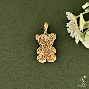 Colgante de oso de peluche con moissanita en engaste de bisel, de plata 925 bañada en rodio, con circonita redonda brillante, joya de diseño personalizado, regalo de dibujos animados - Product Image 2
