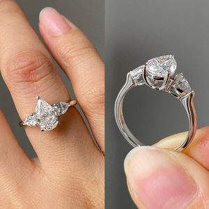 Bague de fiançailles en or 14 carats avec trois pierres en diamant de laboratoire de forme poire de 2 carats, design élégant, classique et intemporel - Product Image 6