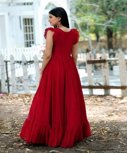 Vestido largo rojo bordado para mujer, cuello cuadrado, manga corta, traje de boda, estilo India Pakistán AARVI 85876 - Product Image 2