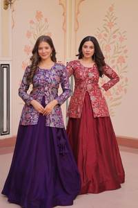 Lehenga Choli Tradicional para Mujer con Kurti Largo Bordado - Product Image 2