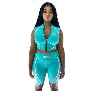 Conjunto de Sudadera y Pantalón Corto para Mujer, 100% Algodón Grueso, Cómodo, Talla Grande, con Cierre, Logotipo Personalizado Impreso en Serigrafía y Detalles en Encaje - Product Image 3