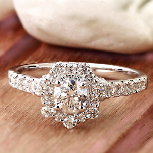 Bague solitaire avec diamant de laboratoire de 1,50 ct, taille brillant rond, clarté VS1, couleur F, certifié IGI, diamant CVD, or blanc 10 carats - Product Image 1