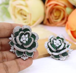 Boucles d'oreilles clous tendance en laiton plaqué argent de qualité supérieure avec zircon cubique taille coussin pour femme, idéales pour les soirées - Product Image 3