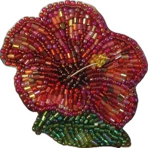 Broche Bordado a Mano con Cuentas y Detalles Intrincados, Personalizado para Colecciones de Marcas de Boutique - Product Image 2