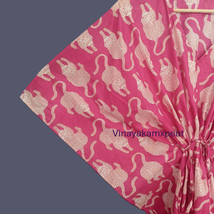 Vestido Kaftán Midi Rosa Ecológico con Estampado de Leopardo, Hecho a Mano, Cuello en V, Manga Kimono, Ropa de Resort, Vestido Boho de Algodón para Mujer - Product Image 5