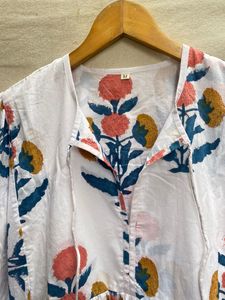 Vestido Largo Casual Elegante de Algodón de Calidad de Exportación para Mujer con Tela Suave y Transpirable y Ajuste Diario Relajado Disponible para la Venta - Product Image 2