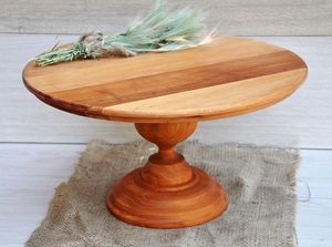 Support à gâteau en bois artisanal Orion avec plateau tournant décoratif pour centre de table de mariage, anniversaire ou événement - Product Image 5