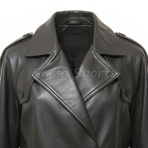 Veste en cuir de luxe pour femme, texture douce, finition haut de gamme, conçue pour les amateurs de mode haut de gamme à la recherche de vestes en cuir. - Product Image 3