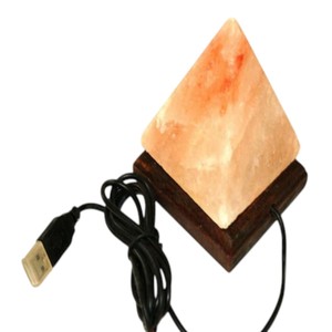 โคมไฟตั้งโต๊ะรูปทรงพีระมิดแบบเรขาคณิต ทำจากวัสดุออร์แกนิคเป็นมิตรกับสิ่งแวดล้อม พร้อมฟังก์ชั่นฟอกอากาศและไฟกลางคืน  โคมไฟเกลือธรรมชาติแกะสลักด้วยมือ  ลายธีมความรัก - Product Image 1