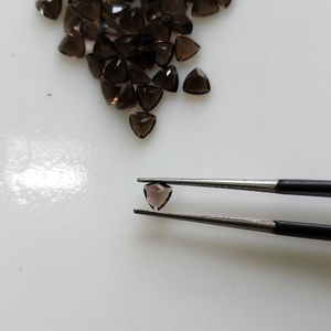 Cuarzo Ahumado Natural de 4MM con Corte Trillón, Gema Suelta de la Mejor Calidad para la Fabricación de Joyas - Product Image 3