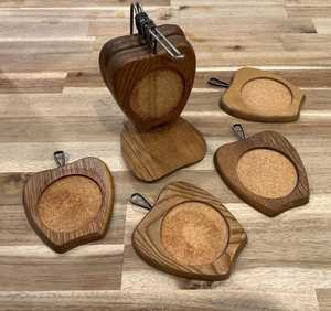 Sous-verres en bois en forme de pomme avec insert en liège, tapis résistants à la chaleur pour la décoration de table, design rétro, forme irrégulière, lot de 6 - Product Image 1