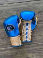 No Boxing No Life Gants de boxe bleus et dorés à lacets, à doigts complets, en cuir respirant, équipement d'entraînement pour adultes, gants de MMA Winning